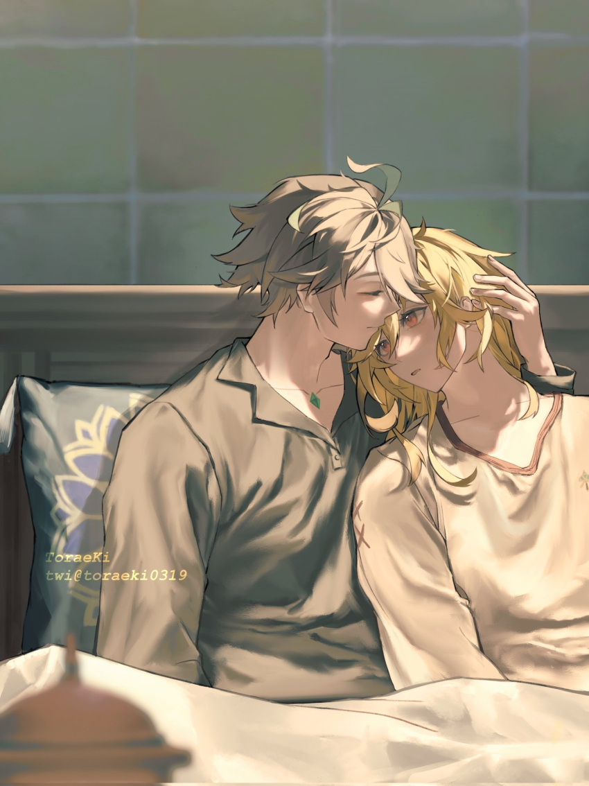 2boys alhaitham_(genshin_impact) bed blonde_hair closed_eyes closed_mouth genshin_impact grey_hair hand_on_another's_head highres kaveh_(genshin_impact) looking_at_another male_focus multiple_boys on_bed red_eyes shirt short_hair tonraeki under_covers yaoi