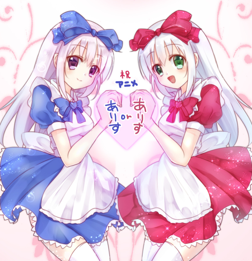 :d airi_(alice_or_alice) alice_or_alice aqua_eyes blue_bow blue_dress blush bow copyright_name dress heart highres looking_at_viewer maid multiple_girls open_mouth pink_background purple_eyes red_bow red_dress rise_(alice_or_alice) short_sleeves smile standing thighhighs white_hair white_legwear yuitsuki1206