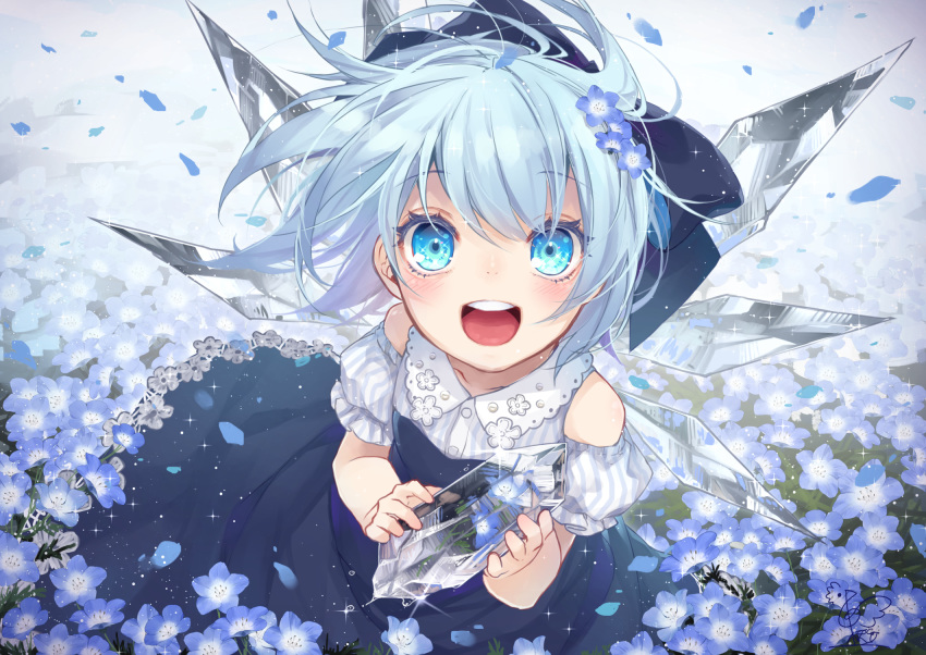 bangs blue_background blue_bow blue_dress blue_eyes blue_flower blue_hair bow cirno colored_eyelashes commentary detached_sleeves dress embellished_costume eyebrows_visible_through_hair eyelashes field floating_hair flower flower_field from_above hair_bow highres holding ice ice_wings looking_at_viewer nemophila_(flower) open_mouth signature smile solo sparkle striped teeth tongue touhou toutenkou wind wings