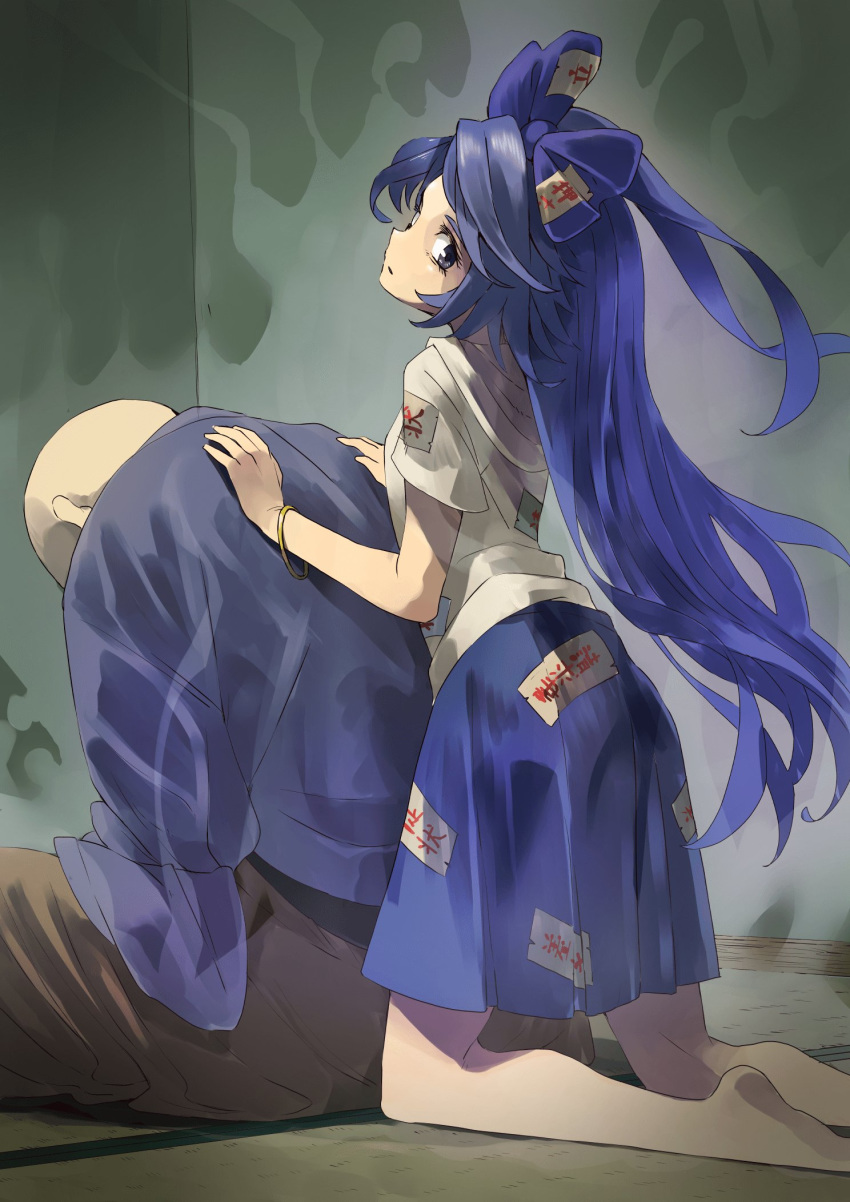 1girl bald barefoot black_eyes blue_bow blue_hair blue_skirt bow from_side hair_bow hands_on_another's_back highres indoors kneeling long_hair looking_at_viewer nunupon0514 pleated_skirt profile sitting skirt tatami touhou very_long_hair yorigami_shion