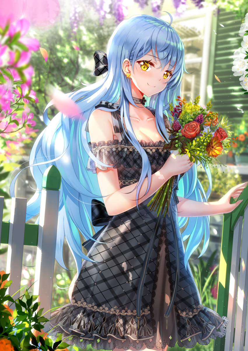 bangs bare_shoulders black_bow black_dress blue_flower blue_hair blurry blurry_foreground blush bouquet bow breasts cleavage closed_mouth collarbone commentary_request day depth_of_field dress earrings eyebrows_visible_through_hair fence fingernails flower hair_between_eyes hair_bow hand_up highres holding holding_bouquet house jewelry long_hair looking_at_viewer medium_breasts orange_flower original outdoors petals pink_flower purple_flower red_flower red_rose rose smile solo standing swordsouls very_long_hair white_flower window yellow_eyes