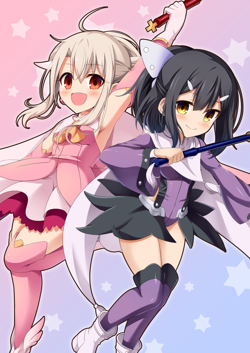 :d arm_up armpits black_hair black_outline boots cape elbow_gloves eyebrows_visible_through_hair fate/kaleid_liner_prisma_illya fate_(series) gloves gradient gradient_background hair_ornament hairclip highres illyasviel_von_einzbern kaleidostick long_hair magical_girl miyu_edelfelt morokoshi_(tekku) multiple_girls open_mouth pink_background pink_gloves pink_legwear ponytail prisma_illya purple_background purple_legwear red_eyes shoes smile star starry_background thighhighs white_background white_footwear white_gloves white_hair winged_shoes wings yellow_eyes