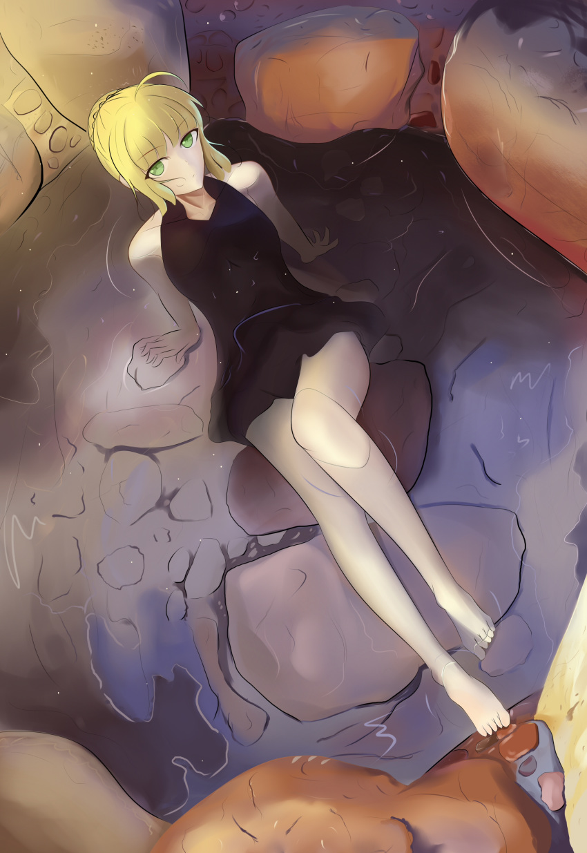 absurdres ahoge arm_support artoria_pendragon_(all) bangs bare_shoulders black_swimsuit blonde_hair blue_eyes casual_one-piece_swimsuit eyebrows_visible_through_hair fate/stay_night fate_(series) from_above highres langya_beike looking_at_viewer one-piece_swimsuit partially_submerged saber short_hair sidelocks sitting solo swimsuit