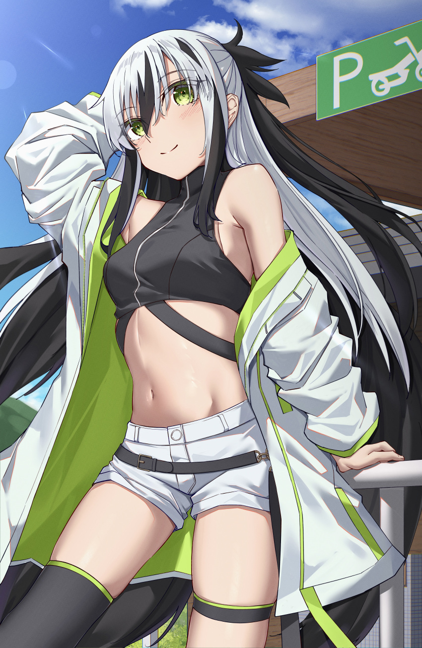 1girl absurdres arm_up black_hair black_thighhighs blush breasts closed_mouth coat crop_top day fate/grand_order fate_(series) green_eyes hair_between_eyes highres long_hair long_sleeves looking_at_viewer midriff multicolored_hair nagao_kagetora_(fate) navel open_clothes open_coat outdoors short_shorts shorts single_thighhigh skindentation small_breasts smile solo standing stomach thigh_strap thighhighs toukan two-tone_hair uesugi_kenshin_(fate) very_long_hair white_coat white_hair white_shorts