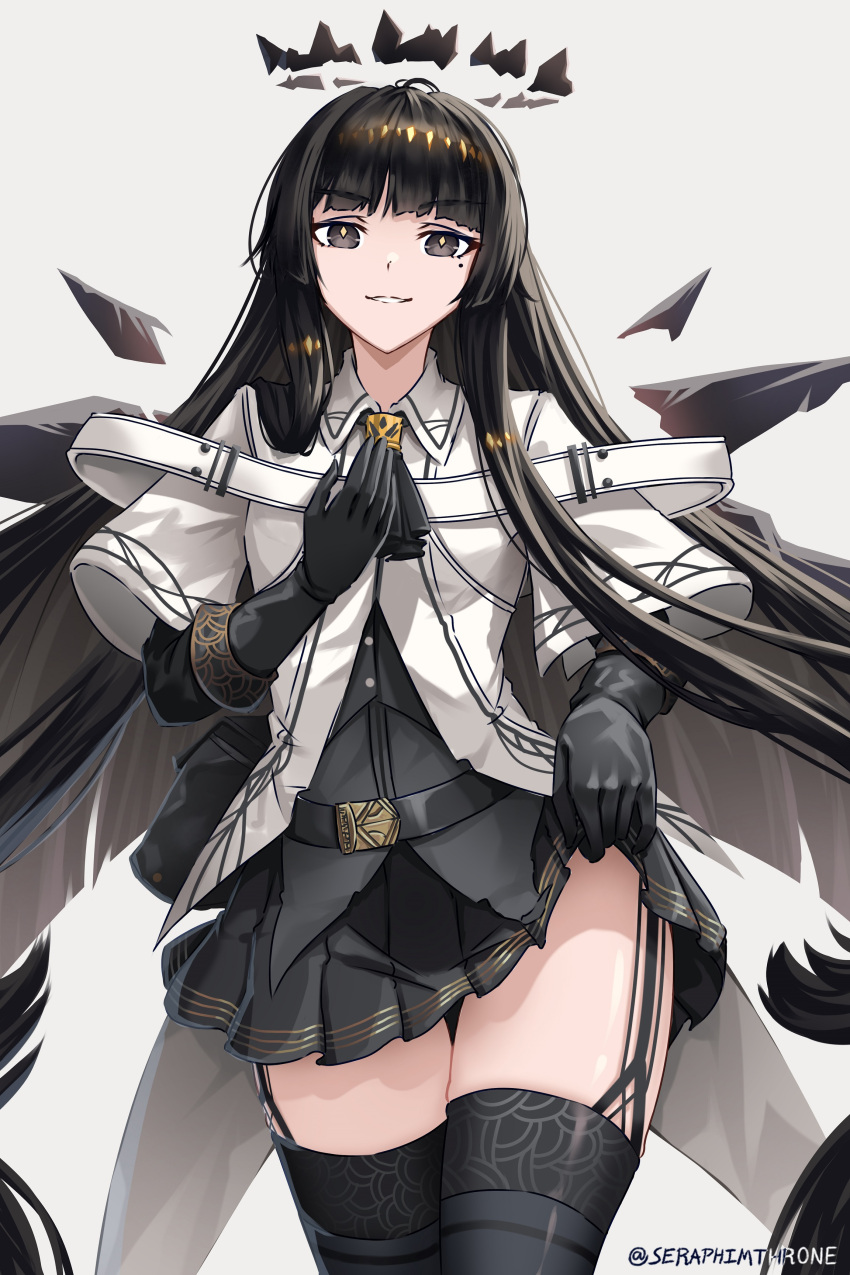 1girl absurdres arknights black_eyes black_gloves black_hair black_shirt black_skirt black_thighhighs bright_pupils commentary cowboy_shot gloves grey_background grin hand_up highres long_hair looking_at_viewer miniskirt pleated_skirt seraphim_throne shirt simple_background skirt smile solo standing thighhighs thighs very_long_hair virtuosa_(arknights) white_shirt