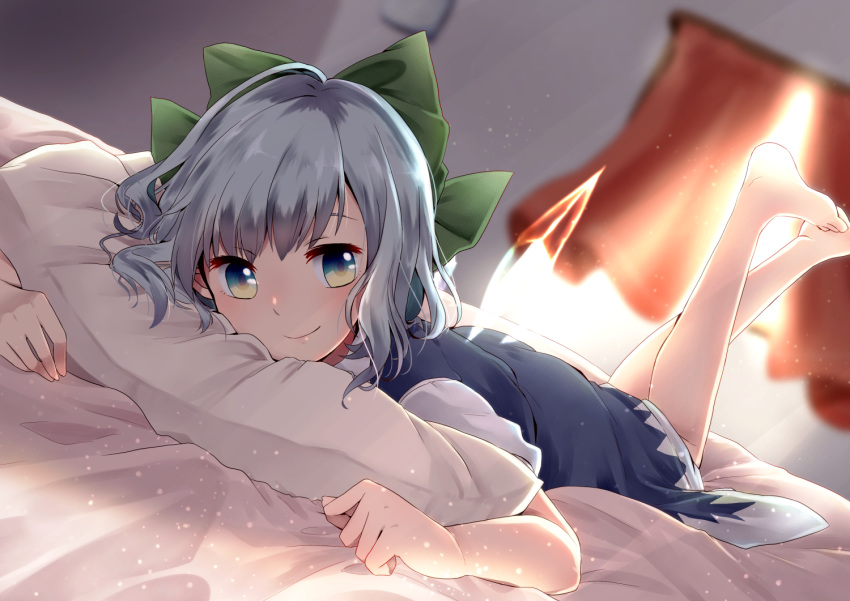 bangs barefoot bed_sheet bedroom blue_dress blue_eyes blue_hair blush bow cirno closed_mouth commentary curtains day dress dutch_angle green_bow hair_bow ice ice_wings indoors kuromame_(8gou) legs_up looking_at_viewer lying on_bed on_stomach pillow short_hair short_sleeves smile solo sunlight the_pose touhou transparent_wings window wings