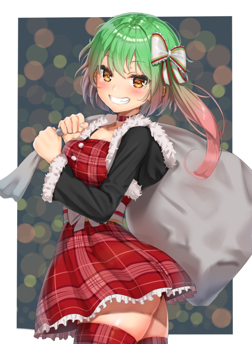 1girl bangs bow breasts brown_eyes dress eyebrows_visible_through_hair from_side fur_trim gradient_hair green_hair grin hair_bow highres large_breasts long_hair looking_at_viewer multicolored_hair original outside_border plaid plaid_dress plaid_legwear red_dress red_legwear reinama sack santa_costume side_ponytail smile solo teeth thighhighs tsurime