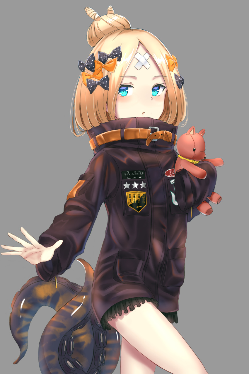 abigail_williams_(fate/grand_order) bangs black_bow black_jacket blonde_hair blue_eyes blush bow commentary_request crossed_bandaids eyebrows_visible_through_hair fate/grand_order fate_(series) grey_background hair_bow hair_bun heroic_spirit_traveling_outfit highres jacket jun_(540000000000000) key long_hair long_sleeves looking_at_viewer medjed object_hug orange_bow parted_bangs parted_lips polka_dot polka_dot_bow simple_background sleeves_past_fingers sleeves_past_wrists solo standing star stuffed_animal stuffed_toy suction_cups teddy_bear tentacles