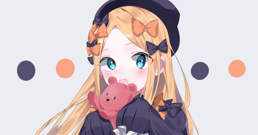 :d abigail_williams_(fate/grand_order) bad_id bad_pixiv_id bangs black_bow black_dress black_hat blonde_hair blue_eyes blush bow commentary_request dress eyebrows_visible_through_hair fang fate/grand_order fate_(series) forehead grey_background hair_bow hands_up hat highres holding holding_stuffed_animal inana long_hair long_sleeves looking_at_viewer open_mouth orange_bow parted_bangs polka_dot polka_dot_bow sleeves_past_fingers sleeves_past_wrists smile solo stuffed_animal stuffed_toy teddy_bear