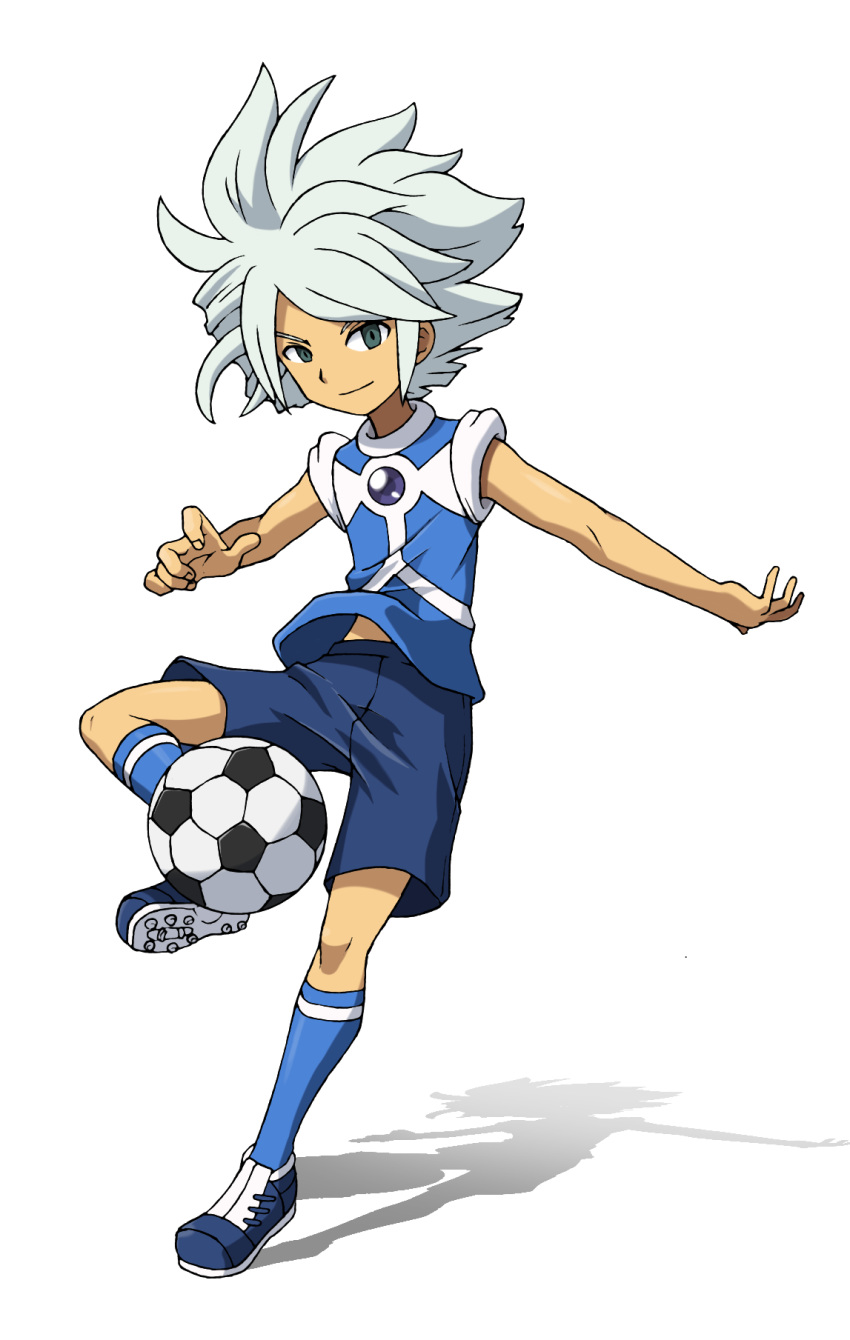 1boy ball blue_footwear blue_legwear blue_shirt blue_shorts cleats closed_mouth dark_skin dark_skinned_male full_body green_eyes grey_hair hand_up happy highres inazuma_eleven inazuma_eleven_(series) kneehighs looking_at_viewer male_focus outstretched_arm shirt shoes short_hair shorts simple_background sleeveless sleeveless_shirt smile soccer_ball soccer_uniform solo sportswear standing standing_on_one_leg suzuno_fuusuke teru_zeta uniform white_background