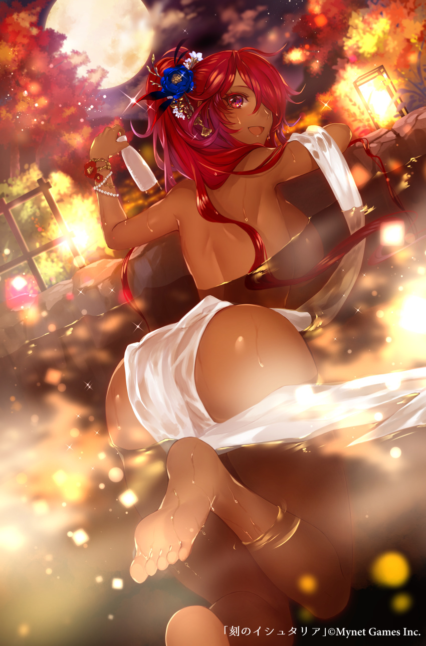 absurdres age_of_ishtaria apt ass bangs bare_back bare_shoulders barefoot bottle bracelet breasts commentary_request dark_skin from_behind hair_over_one_eye highres holding jewelry large_breasts light_particles long_hair looking_at_viewer looking_back moon mordred_(age_of_ishtaria) night night_sky official_art open_mouth outdoors partially_submerged red_eyes red_hair sake_bottle shiny shiny_skin sky sparkle thighs toes towel tree water water_drop wet