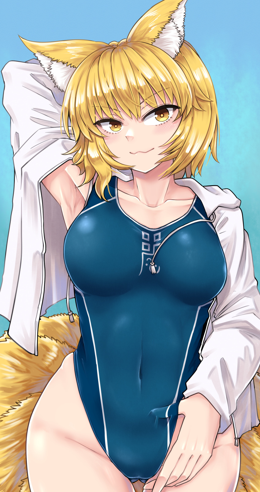 :3 absurdres alternate_costume animal_ear_fluff animal_ears arm_up armpits ass_visible_through_thighs bangs blonde_hair blue_background blue_swimsuit breasts closed_mouth collarbone commentary_request competition_swimsuit covered_navel cowboy_shot fox_ears fox_tail groin highleg highleg_swimsuit highres hips hood hood_down hooded_jacket jacket looking_at_viewer medium_breasts one-piece_swimsuit open_clothes open_jacket short_hair smile solo swimsuit swimsuit_under_clothes tail thigh_gap toluda touhou unzipped upper_body white_jacket yakumo_ran yellow_eyes zipper zipper_pull_tab