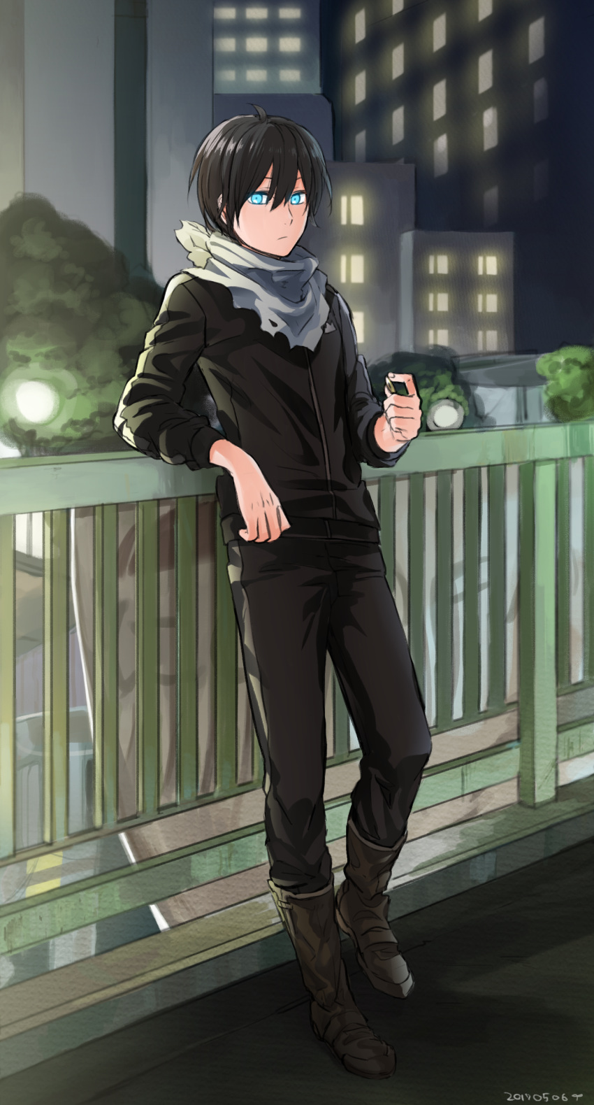 absurdres black_hair black_jacket black_pants blue_eyes dated full_body futabaaf hair_between_eyes highres jacket looking_at_viewer night noragami outdoors pants short_hair solo standing yato_(noragami)