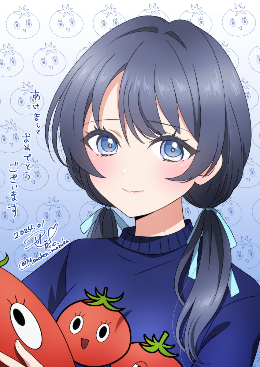 1girl blue_eyes blue_hair blue_sleeves highres link!_like!_love_live! long_hair looking_at_viewer love_live! mole mole_on_neck murano_sayaka print_sweater ric_(fwpbox) sidelocks signature solo sweater swept_bangs tomato translation_request twintails twitter_username upper_body