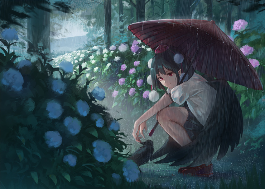 animal bare_legs bird black_hair black_skirt bush closed_mouth commentary_request crow fjsmu flower full_body hat hydrangea light_smile looking_down miniskirt outdoors pink_flower pointy_ears rain red_eyes red_footwear red_hat red_umbrella shameimaru_aya shirt shoes short_sleeves skirt solo squatting tokin_hat touhou tree umbrella white_flower white_shirt