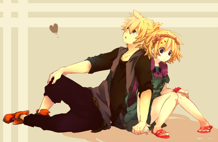 1girl back-to-back bad_id bad_pixiv_id blonde_hair blue_eyes bow brother_and_sister casual hair_bow holding_hands kagamine_len kagamine_rin pigeon-toed sandals shoes short_hair siblings sitting twins vocaloid yomonari