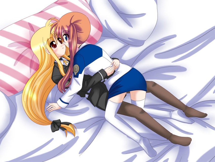 2girls all_fours bed blonde_hair blue_eyes brown_hair couple eye_contact fate_testarossa inu0831 looking_at_another lyrical_nanoha mahou_shoujo_lyrical_nanoha_strikers military military_uniform multiple_girls pantyhose red_eyes takamachi_nanoha thighhighs tsab_air_military_uniform tsab_executive_military_uniform uniform white_legwear yuri zettai_ryouiki