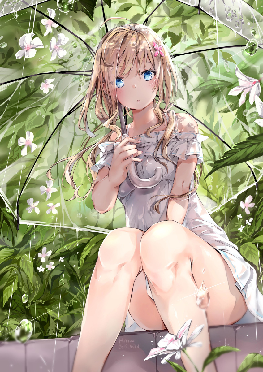 1girl absurdres artist_name bangs bare_legs bare_shoulders blonde_hair blue_eyes blurry convenient_leg dated depth_of_field dress feet_out_of_frame flower glint highres hmw_(pixiv7054584) holding holding_umbrella leaf long_hair looking_at_viewer nail_polish nature original parted_lips pink_nails plant rain sitting solo thighs transparent transparent_umbrella umbrella water water_drop white_dress white_flower