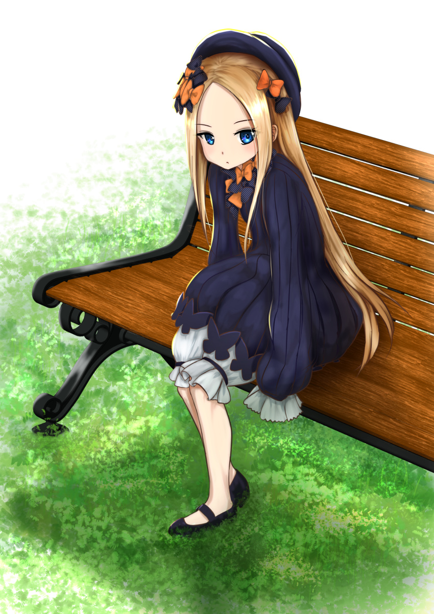 1girl abigail_williams_(fate/grand_order) bangs black_bow black_footwear black_headwear blonde_hair blue_eyes bow commentary_request dress fate/grand_order fate_(series) grass hair_bow hat highres long_hair long_sleeves looking_at_viewer mee_0w0 orange_bow outdoors parted_bangs shoes sitting sleeves_past_fingers sleeves_past_wrists solo very_long_hair wooden_bench