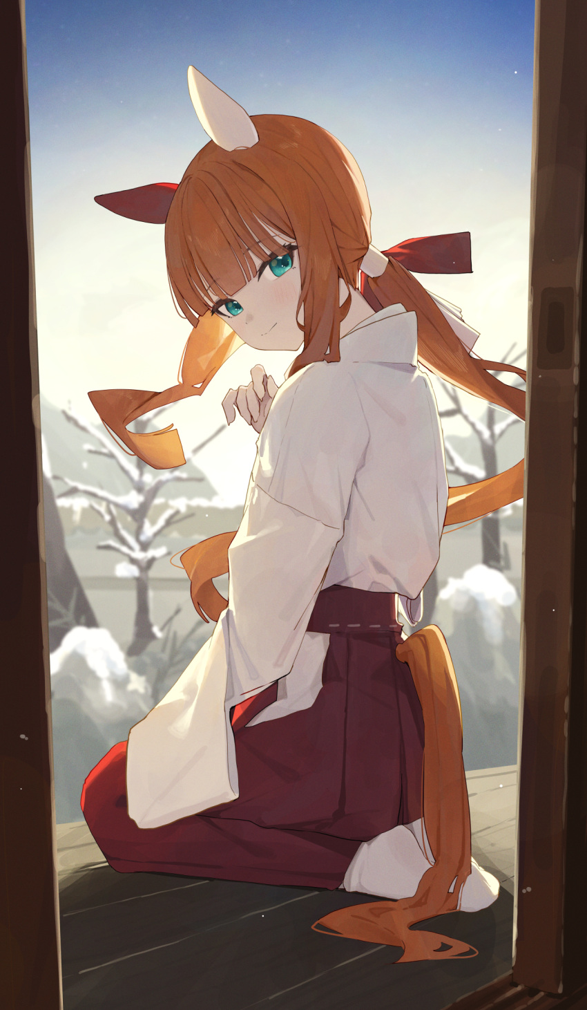 1girl alternate_costume animal_ears aqua_eyes closed_mouth commentary_request ear_covers hair_ornament hakama highres horse_ears horse_girl horse_tail japanese_clothes kimono long_sleeves looking_at_viewer looking_back low_ponytail miko ningen_gokko orange_hair red_hakama seiza silence_suzuka_(umamusume) single_hair_tube sitting sky smile snowing solo tabi tail umamusume white_kimono wooden_floor