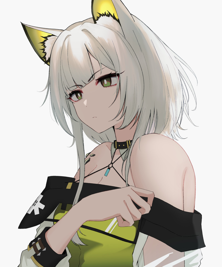1girl absurdres animal_ears arknights bare_shoulders breasts bright_pupils cat_ears cleavage closed_mouth commentary_request dress green_dress green_eyes green_hair halter_dress halterneck highres kal'tsit_(arknights) l_eri medium_hair oripathy_lesion_(arknights) simple_background solo upper_body white_background white_pupils