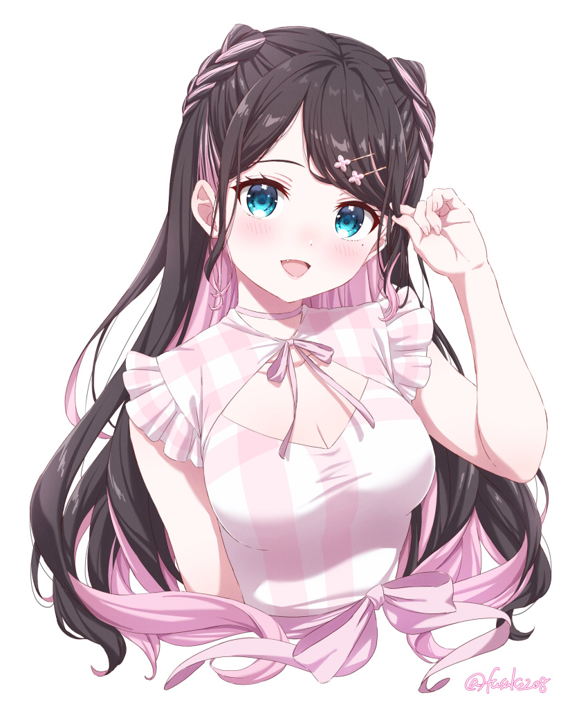 1girl absurdres adjusting_hair black_hair blue_eyes blush bow breasts choker cleavage cleavage_cutout clothing_cutout colored_inner_hair dress fang frilled_dress frills fuusuke_(fusuke208) hair_ornament highres kaga_nazuna long_hair looking_at_viewer lupinus_virtual_games medium_breasts mole mole_under_eye multicolored_hair open_mouth pink_bow pink_choker pink_dress pink_hair plaid plaid_dress simple_background sleeveless sleeveless_dress solo two-tone_hair upper_body virtual_youtuber vspo! white_background white_dress