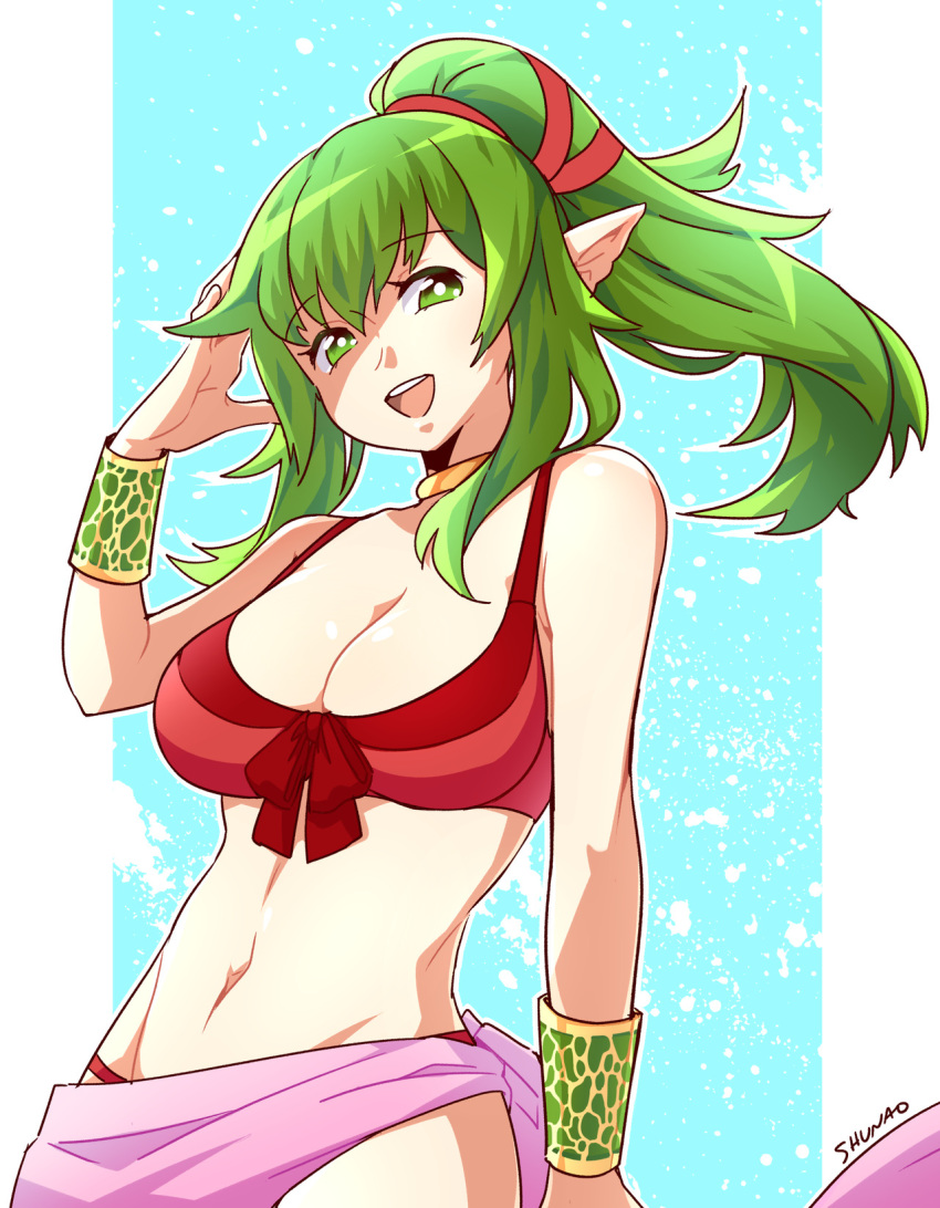 bangs breasts chiki cleavage cowboy_shot eyebrows_visible_through_hair fire_emblem fire_emblem_heroes green_eyes green_hair hand_up highres long_hair looking_at_viewer lyn_(shunao) navel open_mouth outline pointy_ears ponytail signature smile white_outline