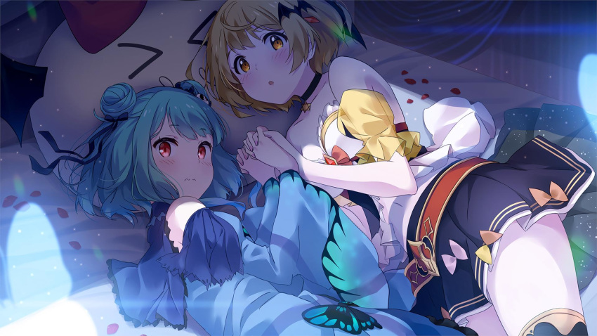 &gt;_&lt; 2girls animal_print bare_shoulders bat_hair_ornament bed blonde_hair blush breasts butterfly_print choker cleavage closed_mouth collarbone double_bun dress hair_ornament hairclip highres holding_hands hololive long_sleeves looking_at_viewer lying medium_breasts miniskirt multiple_girls narumi_nanami on_side petals red_eyes skirt stuffed_toy thighhighs uruha_rushia virtual_youtuber yozora_mel zettai_ryouiki
