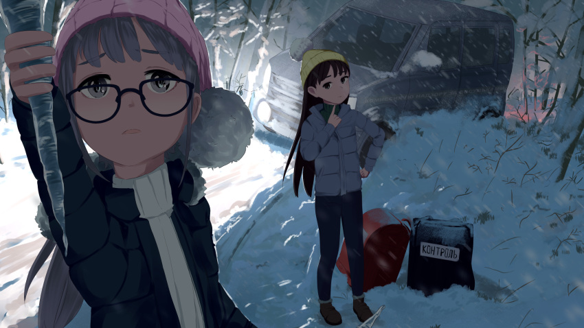 2girls backpack bag bangs beanie black_hair boots brown_footwear coat cyrillic eyebrows_visible_through_hair glasses ground_vehicle hat highres icicle long_hair motor_vehicle multiple_girls open_mouth original outdoors randoseru russian_commentary servachok silver_eyes silver_hair snow sweater turtleneck turtleneck_sweater van winter winter_clothes winter_coat