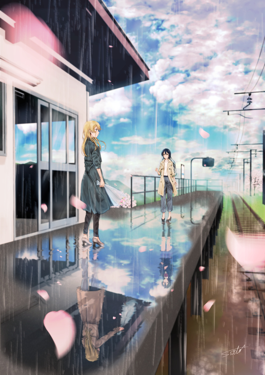 2girls absurdres ayase_eli bangs blonde_hair blue_eyes blue_hair bouquet coat commentary_request day flower full_body hair_between_eyes hair_down highres holding huge_filesize long_hair looking_at_another love_live! love_live!_school_idol_project multiple_girls outdoors railroad_tracks rain reflection sonoda_umi standing suito train_station train_station_platform water wet wet_clothes yellow_eyes yuri
