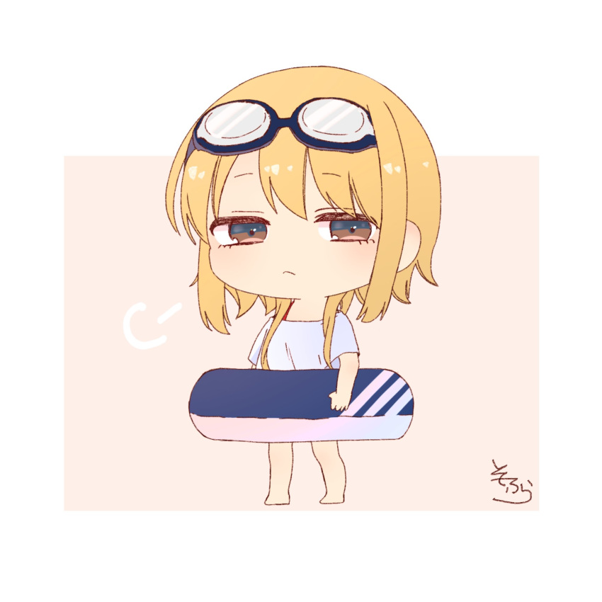 1girl bangs barefoot big_head blonde_hair blue_shirt blush brown_background brown_eyes chibi closed_mouth eyebrows_visible_through_hair full_body goggles goggles_on_head half-closed_eyes highres holding holding_innertube innertube looking_at_viewer multicolored_hair original shirt short_sleeves sidelocks signature sofra solo standing two-tone_hair white_background wide_sleeves