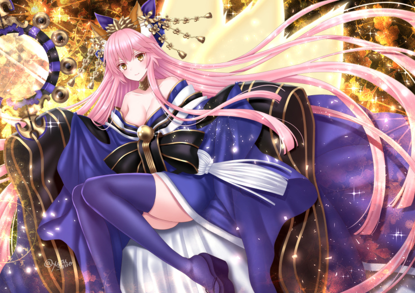 aliasing animal_ears bell bow breasts cleavage fate/grand_order fate_(series) foxgirl japanese_clothes kimono long_hair mirror multiple_tails pink_hair signed tail tamamo_no_mae_(fate) yellow_eyes yuzushiro