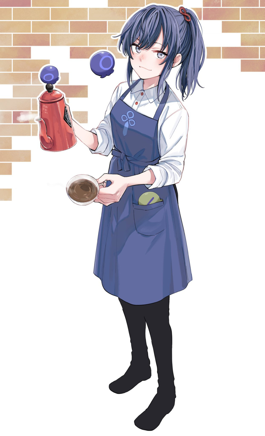 1girl apron black_footwear black_pants blue_apron blue_hair blush brick coffee commentary_request cup full_body grey_eyes highres holding holding_coffee_pot holding_cup kyouno long_sleeves looking_at_viewer nijisanji pants ponto_nei ponytail shirt sidelocks simple_background sleeves_rolled_up smile solo standing white_background white_shirt