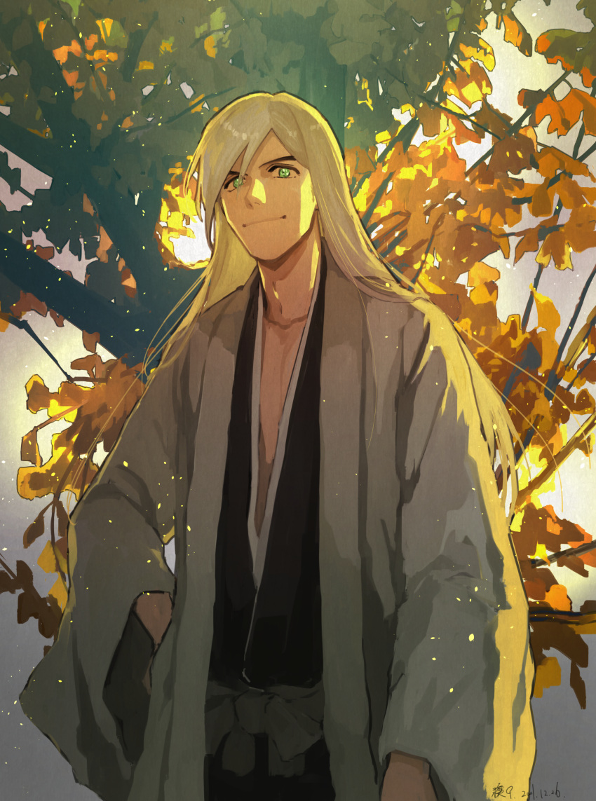 1boy :| absurdres belt black_kimono bleach blonde_hair closed_mouth cowboy_shot green_eyes hand_on_own_hip highres japanese_clothes jou_(jo_jjo) kimono leaf solo standing tree ukitake_juushirou white_belt white_hair white_haori