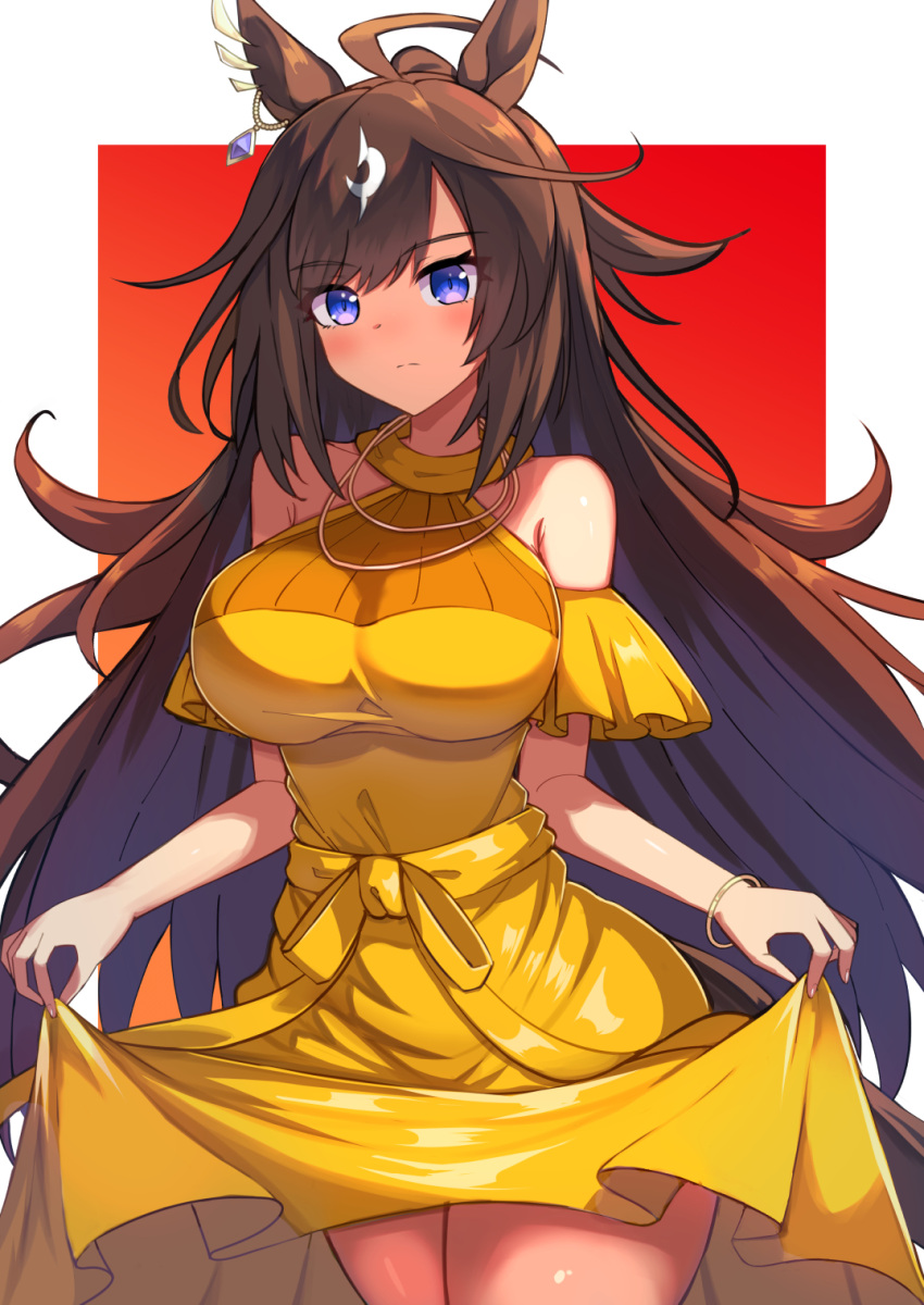 1girl ahoge alternate_costume animal_ears bare_shoulders border bracelet breasts closed_mouth clothes_lift commentary_request cowboy_shot dress dress_lift duramente_(umamusume) earrings hair_between_eyes highres horse_ears horse_girl horse_tail jewelry large_breasts lifted_by_self long_hair multicolored_hair purple_eyes red_background simple_background single_earring solo streaked_hair tail umamusume very_long_hair white_border yellow_dress yuutopia