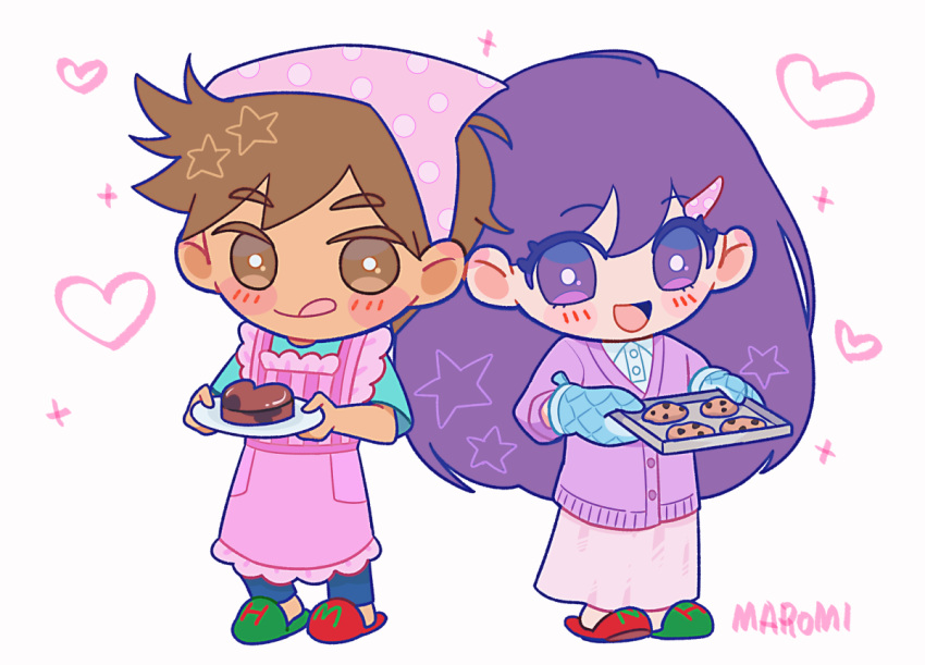 1boy 1girl apron aqua_mittens aqua_shirt artist_name asymmetrical_footwear baking_sheet bed_sheet blue_pants blush bright_pupils brown_eyes brown_hair buttons cardigan chibi chibi_only closed_mouth collared_shirt cookie dark-skinned_male dark_skin food frilled_apron frills full_body green_footwear hair_behind_ear hair_between_eyes heart hero_(faraway)_(omori) hero_(omori) holding holding_plate holding_sheet long_hair long_skirt long_sleeves looking_at_viewer mari_(faraway)_(omori) mari_(omori) maromichan mismatched_footwear mittens official_alternate_costume omori open_mouth pants pink_apron pink_skirt plate purple_cardigan purple_eyes purple_hair red_footwear shirt short_hair short_sleeves skirt slippers smile sparkle standing t-shirt tongue tongue_out white_background white_pupils white_shirt