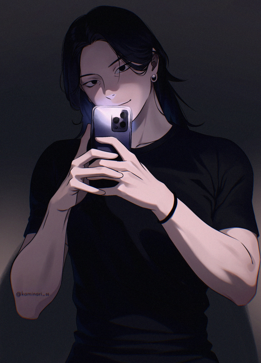 1boy absurdres black_eyes black_hair black_shirt bracelet cellphone chromatic_aberration collarbone getou_suguru hair_down highres holding holding_phone jewelry jujutsu_kaisen kaminari_ss male_focus medium_hair phone photo-referenced plug_(piercing) shirt smartphone smile solo t-shirt twitter_username