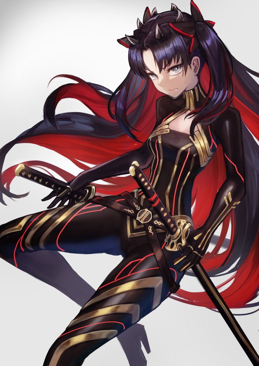 1girl absurdres bangs belt black_bodysuit black_bow black_gloves black_hair bodysuit bow breasts cleavage_cutout commentary_request eyebrows_visible_through_hair fate/grand_order fate_(series) gloves gradient gradient_background grey_background hair_bow high_heels highres horns katana long_hair looking_at_viewer multicolored_hair parted_bangs red_hair sawawse sheath sheathed silver_eyes small_breasts solo space_ishtar_(fate) sword two-tone_hair two_side_up v-shaped_eyebrows very_long_hair weapon