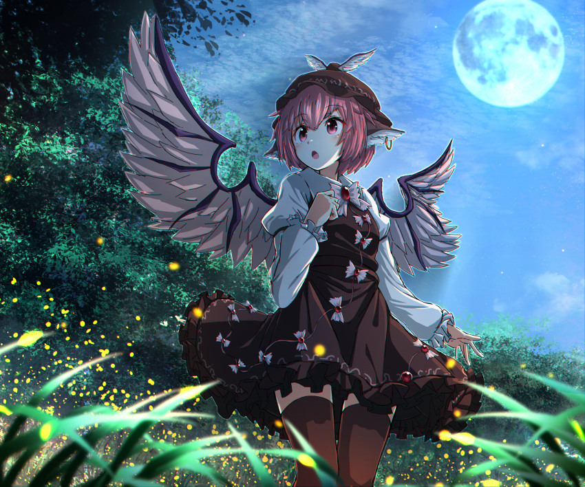 1girl absurdres animal_ears bangs bird_wings brown_dress brown_headwear dress eyebrows_visible_through_hair feathered_wings full_moon grass hand_on_own_chest hat highres huge_filesize jewelry juliet_sleeves kakutasu_(akihiron_cactus) long_sleeves looking_away mob_cap moon mystia_lorelei night open_mouth outdoors pink_eyes pink_hair puffy_sleeves short_hair single_earring solo thighhighs touhou tree winged_hat wings