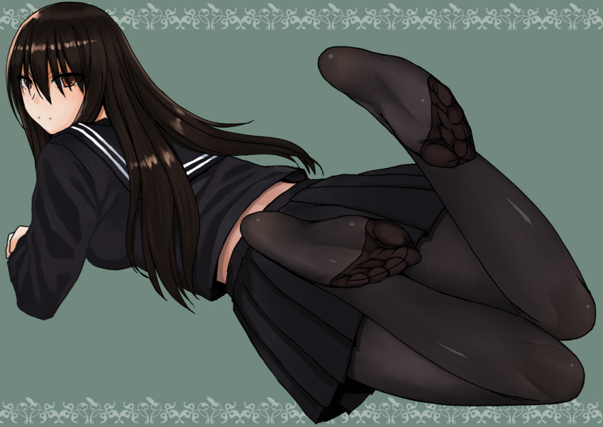 1girl bangs black_hair black_legwear black_serafuku black_shirt black_skirt brown_eyes commentary_request eyelashes feet from_behind from_side greek_toe green_background hair_over_eyes knees_together_feet_apart kokuryuugan kuro_senpai_to_kuro_yashiki_no_yami_ni_mayowanai long_hair long_sleeves looking_back lying no_shoes on_stomach pantyhose pleated_skirt school_uniform senpai_(kuro_senpai) serafuku shiny shiny_clothes shiny_hair shirt sidelocks simple_background skirt soles solo toes