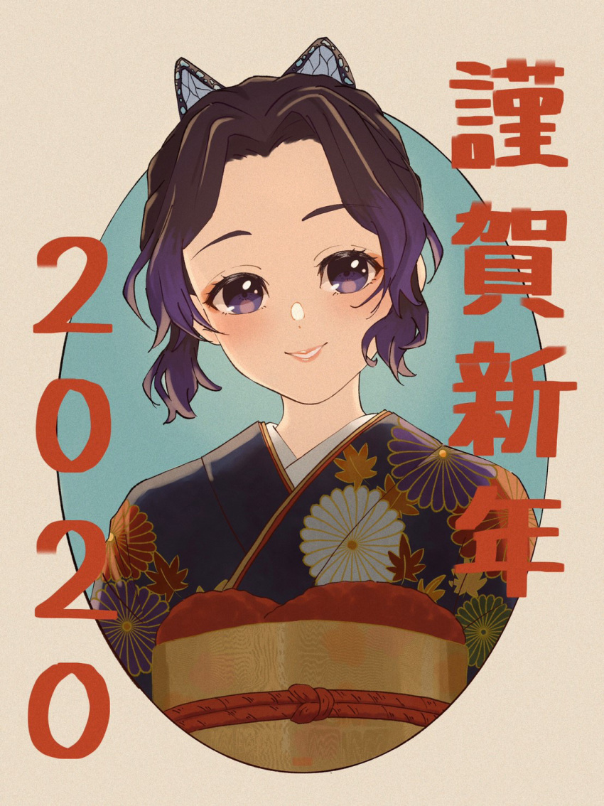 1girl 2020 alternate_costume bangs black_hair blue_background blush butterfly_hair_ornament floral_print forehead gradient_hair grey_background hair_ornament happy_new_year head_tilt highres japanese_clothes kikumon kimetsu_no_yaiba kimono kochou_shinobu leaf_print lips looking_at_viewer multicolored_hair new_year obi parted_bangs purple_eyes purple_hair sash short_hair smile solo tanaka_shiwasu two-tone_background two-tone_hair upper_body