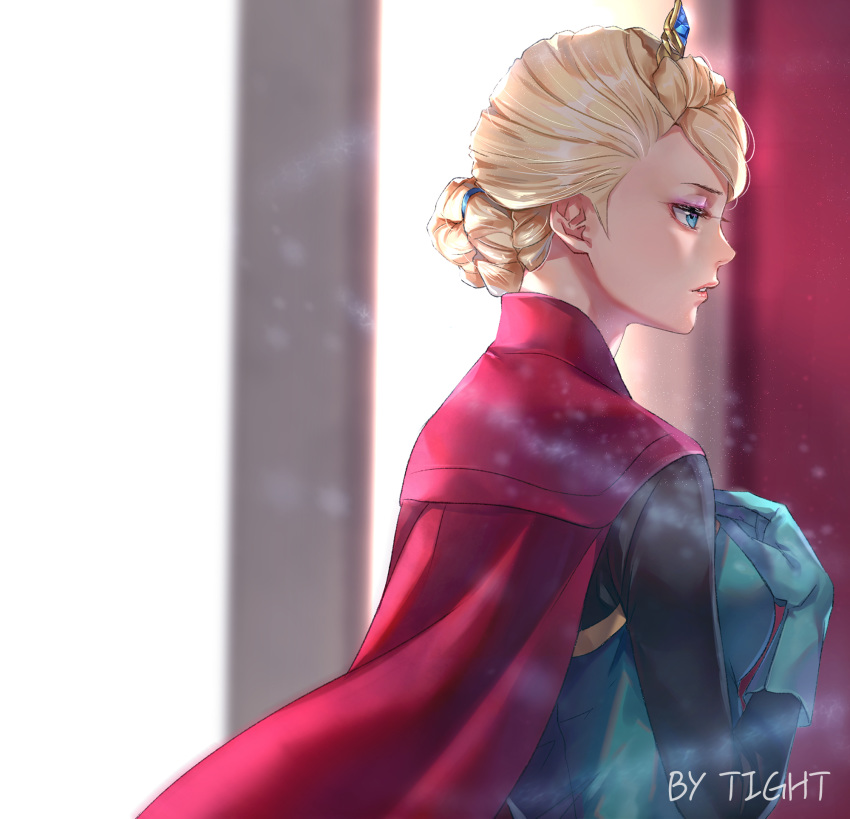 1girl artist_name blonde_hair blue_eyes braid breath cape crown elsa_(frozen) eyelashes from_side frozen_(disney) gloves highres jewelry parted_lips red_cape single_braid tight_(ohmygod) upper_body