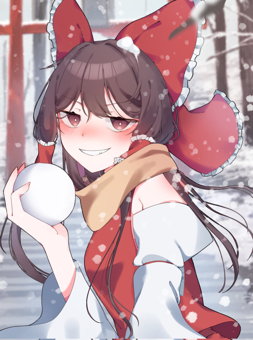 1girl blush bow brown_eyes brown_hair commentary_request corrupted_twitter_file detached_sleeves frilled_bow frilled_hair_tubes frills hair_bow hair_tubes hakurei_reimu hand_up highres holding_snowball looking_at_viewer medium_hair outdoors red_bow red_ribbon red_shirt ribbon ribbon-trimmed_sleeves ribbon_trim rwft3bpgzzqk634 scarf shirt shoulder_blush smile snow snow_on_head snowball snowing solo teeth torii touhou tree upper_body yellow_scarf