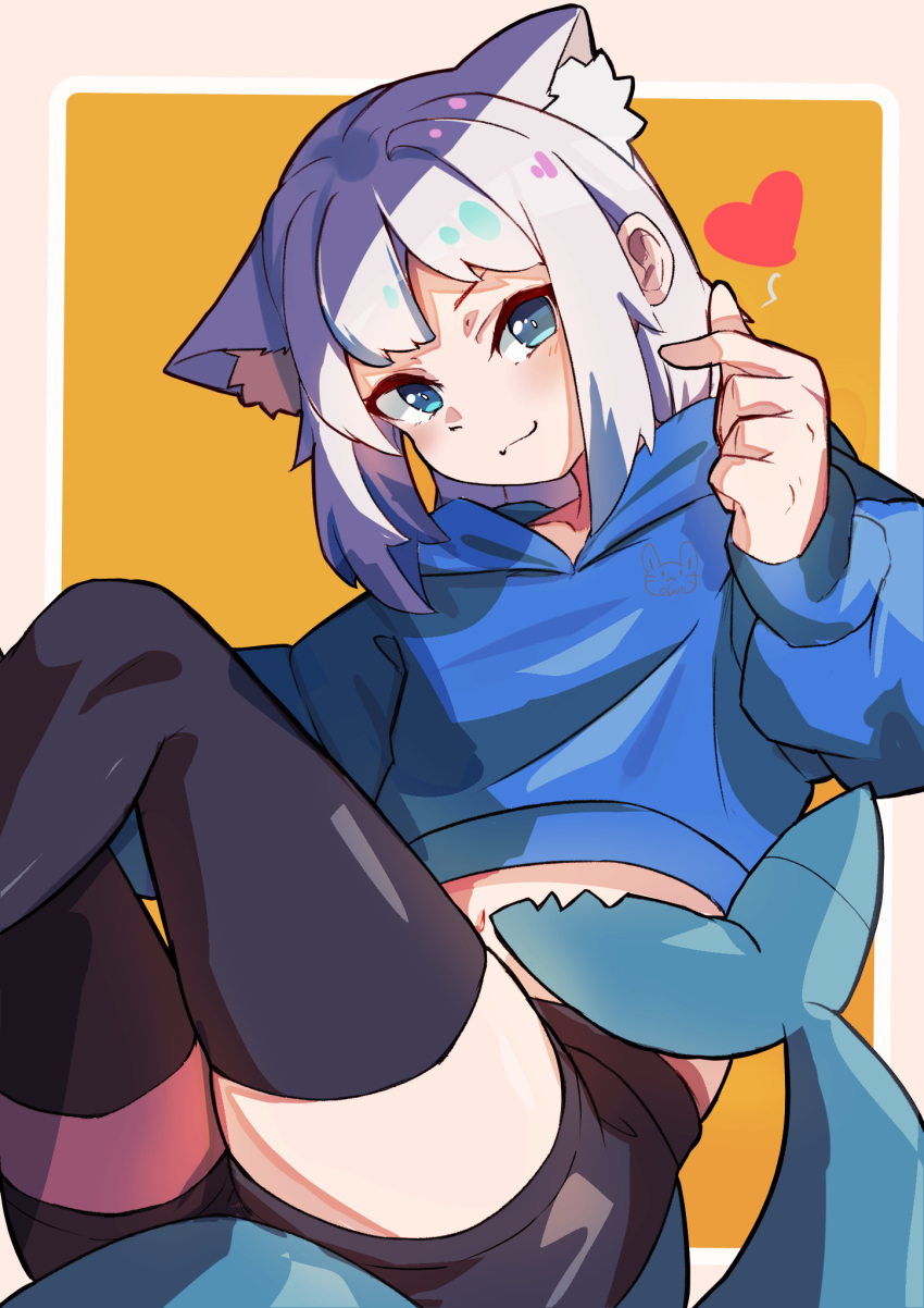 1girl alternate_costume animal_ear_fluff animal_ears black_shorts black_thighhighs blue_eyes blue_hair blue_hoodie blush border cat_ears closed_mouth commentary elun_(elun_00) finger_heart gawr_gura hand_up heart highres hololive hololive_english hood hood_down hoodie looking_at_viewer medium_hair midriff multicolored_hair navel orange_background outside_border pink_border shorts sidelocks smile smug solo streaked_hair tail thighhighs virtual_youtuber white_hair