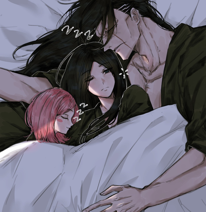 1boy 2girls anima_tion_1 black_hair black_robe blanket bleach blue_eyes blush_stickers closed_eyes collarbone eyes_visible_through_hair hair_down height_difference highres kusajishi_yachiru multiple_girls one_eye_closed pink_hair robe squeans unohana_retsu zaraki_kenpachi zzz