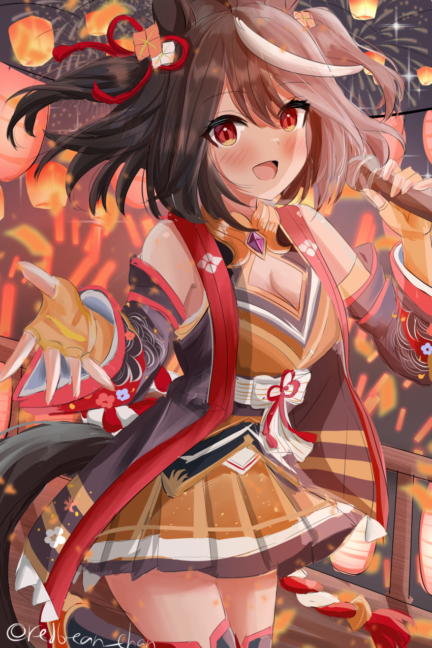1girl aerial_fireworks ahoge animal_ears black_gem black_hair black_thighhighs blush breasts chanchanko_(clothes) cleavage cleavage_cutout clothing_cutout commentary_request detached_sleeves fingerless_gloves fireworks gem gloves hair_between_eyes highres holding holding_microphone horse_ears horse_girl horse_tail kitasan_black_(gilded_shrine_to_glory)_(umamusume) kitasan_black_(umamusume) kouhaku_nawa lantern looking_at_viewer medium_breasts microphone multicolored_hair open_mouth paper_lantern red_eyes redbean_chan rope shimenawa short_hair smile solo streaked_hair tail thighhighs umamusume white_hair yellow_gloves