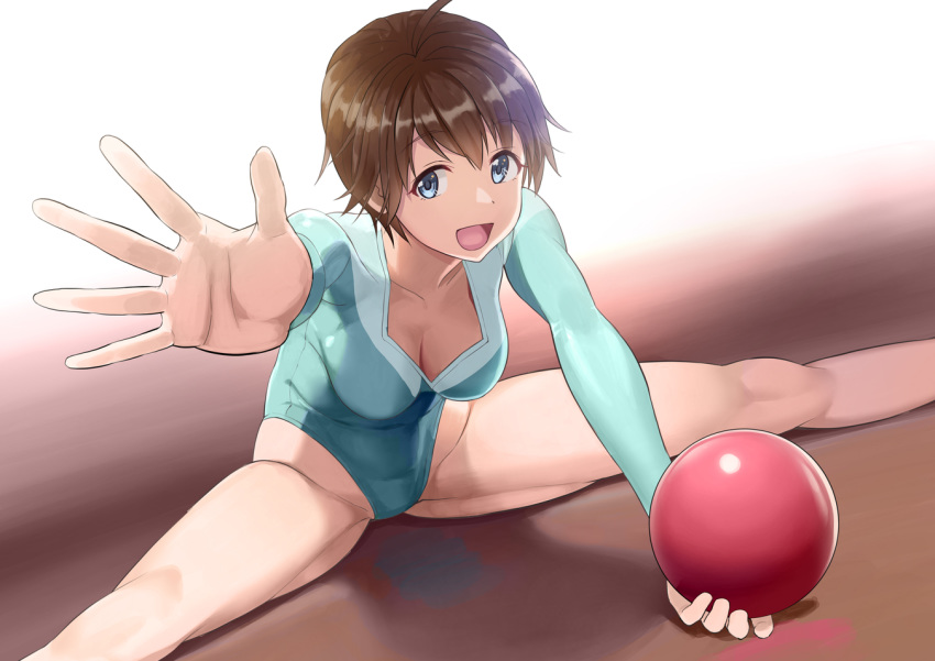 1girl :d ahoge ball blue_eyes blue_leotard breasts brown_background brown_hair cleavage feet_out_of_frame foreshortening gymnastics indoors leotard medium_breasts open_mouth rhythmic_gymnastics shadow short_hair smile solo split stretch tomato_(madanai_the_cat) yasumi-chan yasumi_(yasumi-chan)