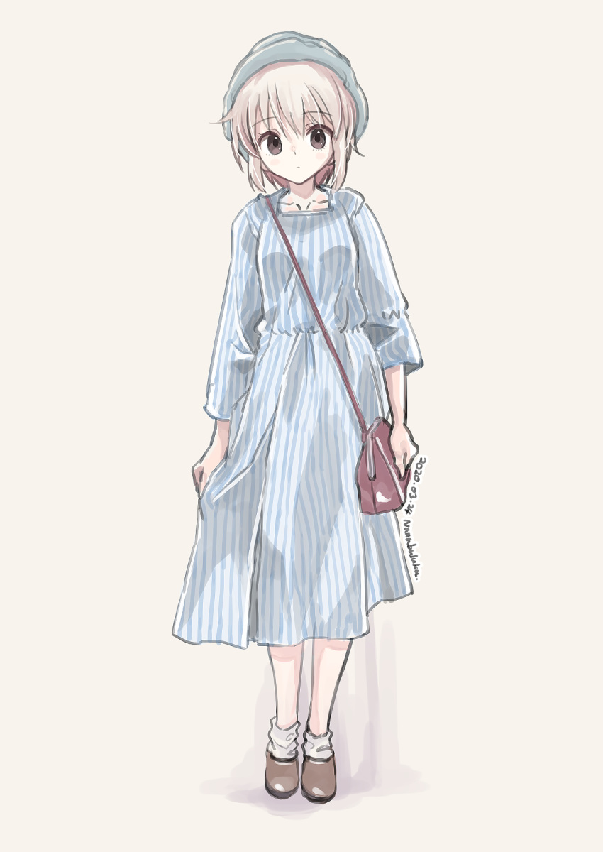 1girl alternate_costume arms_at_sides bag blue_dress blush brown_eyes brown_footwear casual closed_mouth dated dress eyebrows_visible_through_hair full_body grey_background grey_hair grey_headwear hat highres long_sleeves looking_at_viewer nagato_yuki nanabuluku shoes shoulder_bag signature simple_background socks solo striped suzumiya_haruhi_no_yuuutsu vertical-striped_dress vertical_stripes white_legwear