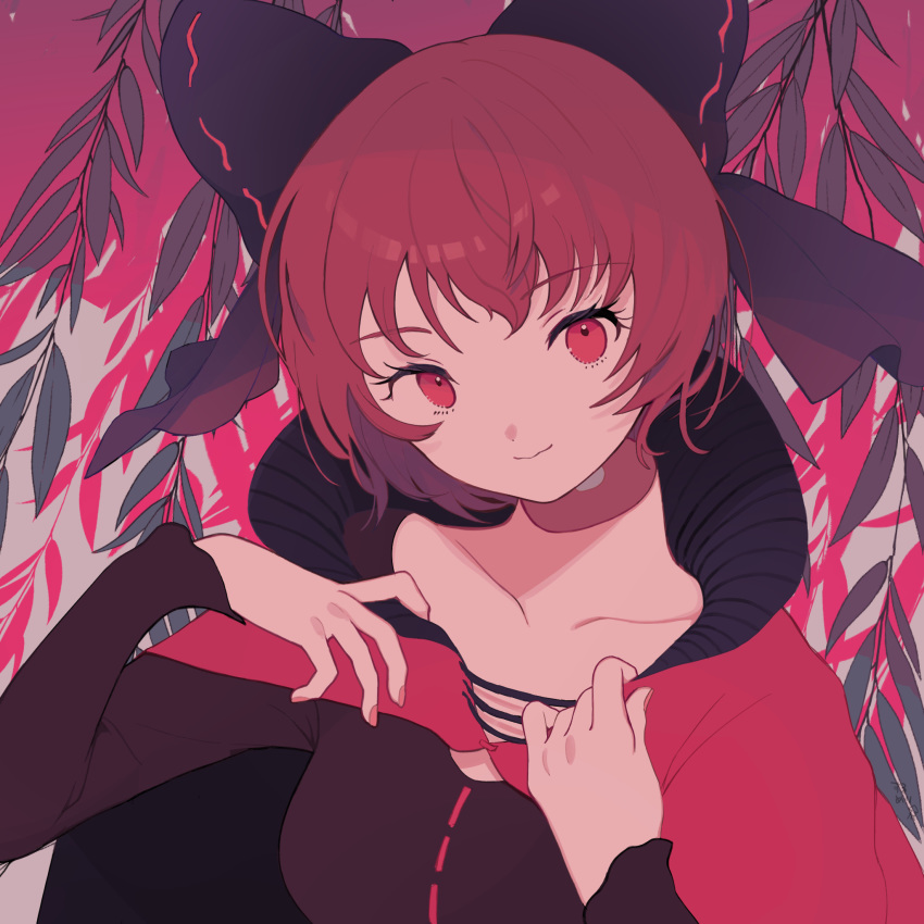 1girl black_shirt bow cape commentary_request disembodied_head grey_background hair_bow hands_up highres long_sleeves looking_at_viewer red_cape red_eyes red_hair red_nails sekibanki shirt short_hair solo surumeri_(baneiro) touhou upper_body willow