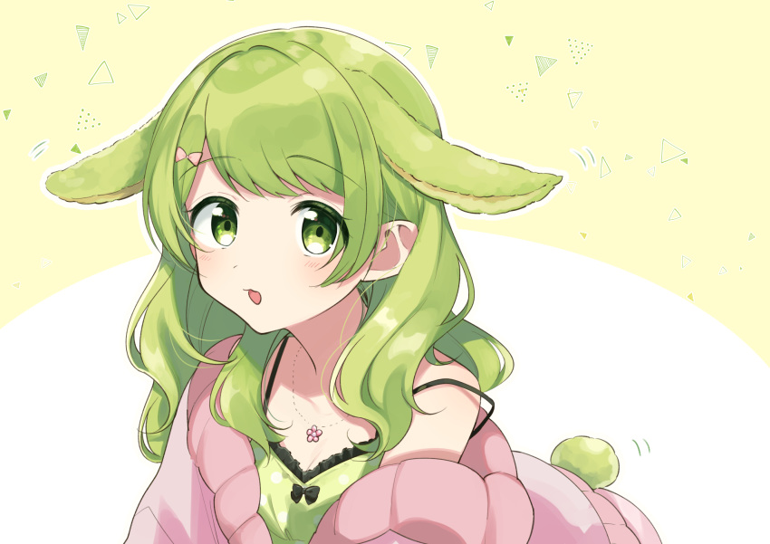 1girl animal_ears bangs black_bow bow bunny_ears bunny_tail camisole green_camisole green_eyes green_hair hair_bow highres jewelry long_hair looking_at_viewer morinaka_kazaki necklace nijisanji off_shoulder outline pink_bow pink_sweater polka_dot_camisole solo strap_slip sweater tail white_outline yuama_(drop)